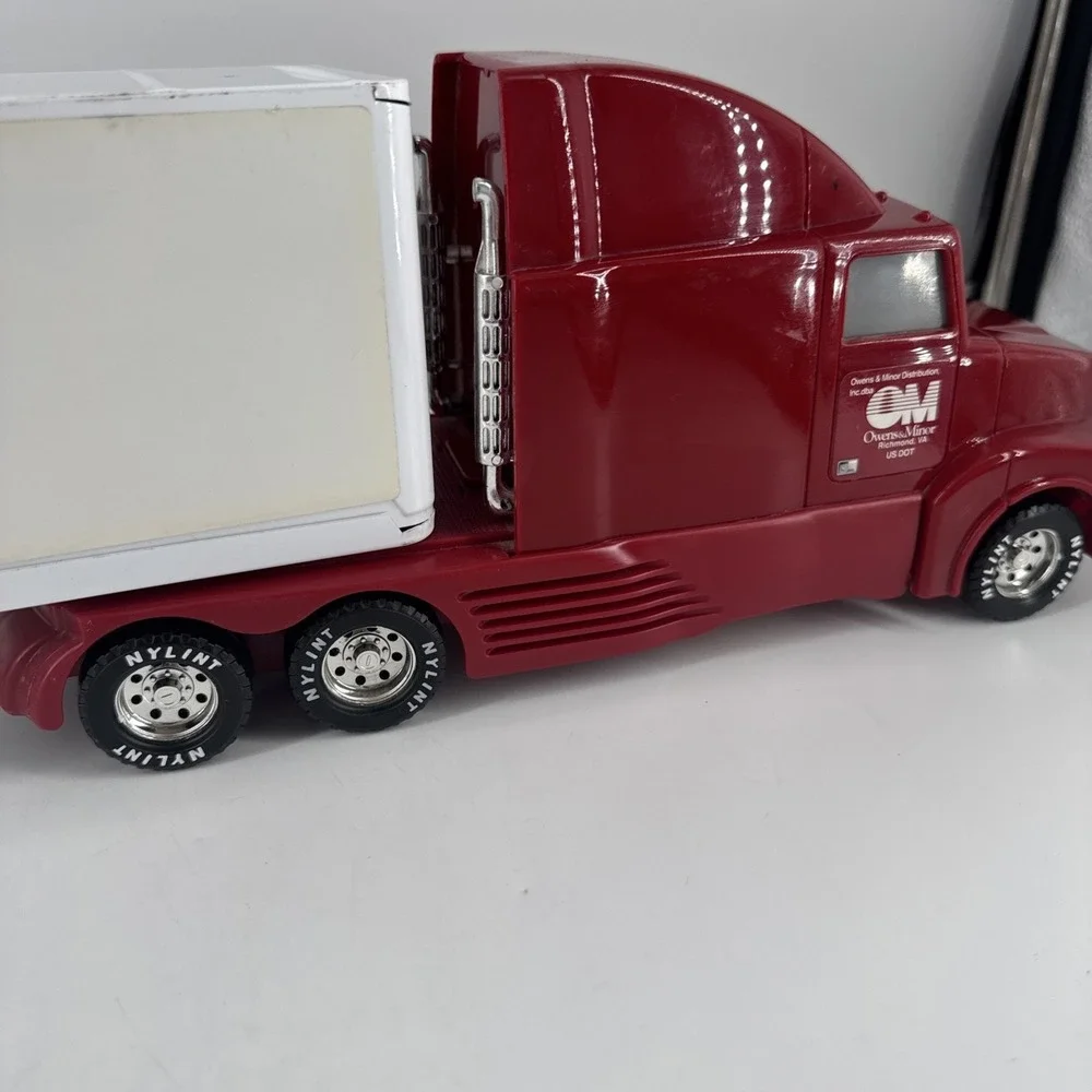 Semi Truck‎ (Plastic) & Metal Trailer Owens & Minor by Funrise w/Sound VTG 2002
